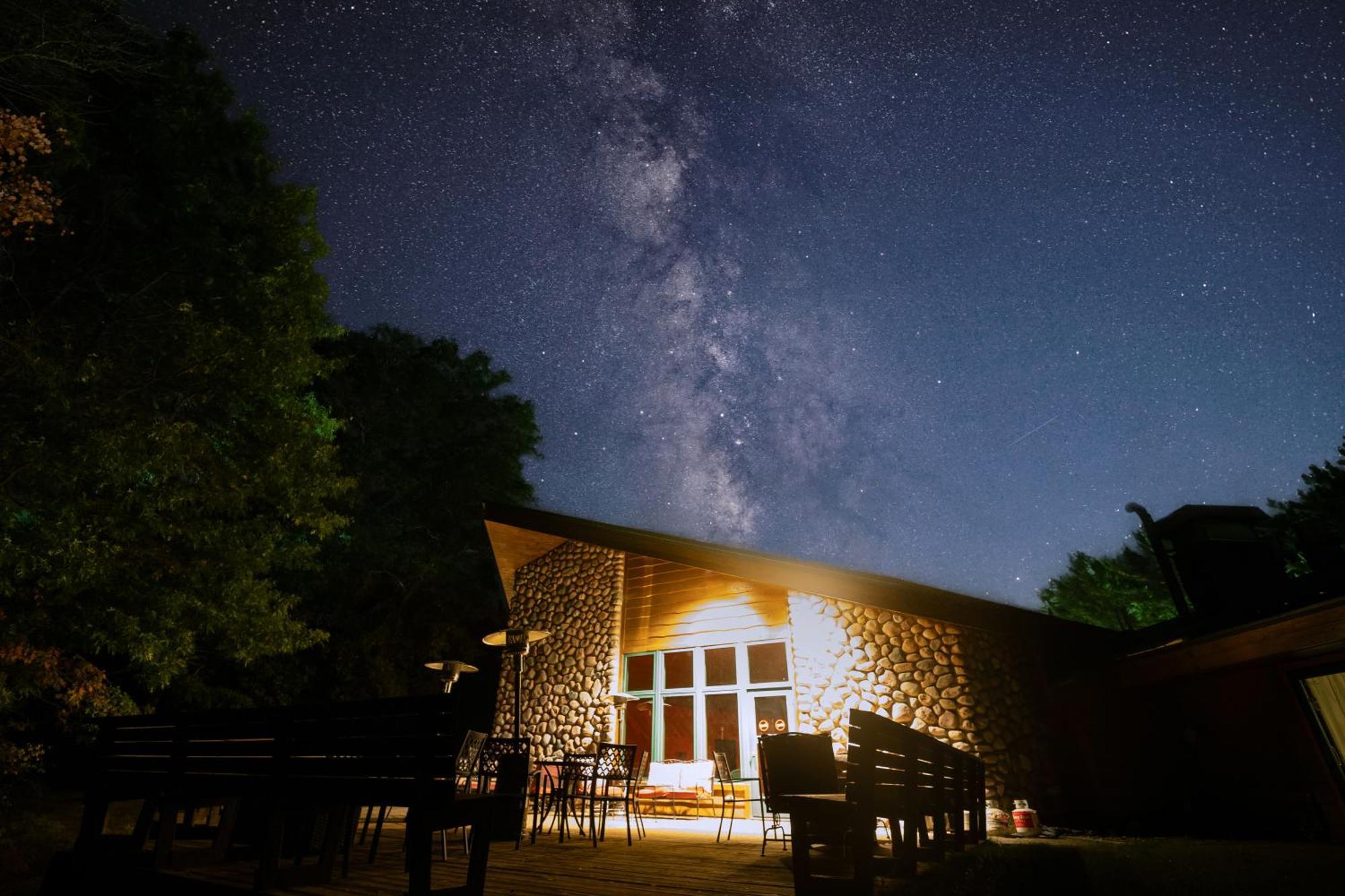 Whitetail Lodge Saint Germain Exterior foto